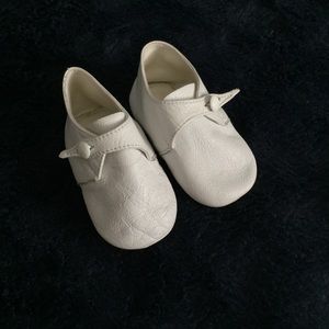✨SOLD✨Rudin Needlecraft size 1 baby shoes